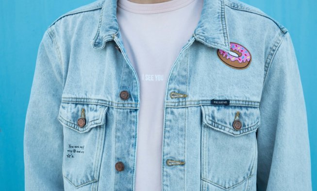 Jeansjacke und Gürteltasche: (Nicht nur) Retro ist in diesem Frühjahr im Trend! img